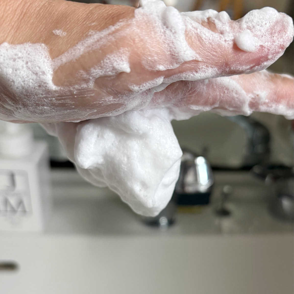 「塩石鹸」で目指せ、すっぴん美人!大人の肌悩みに“やさしさ”でアプローチ。スタッフも驚いた体験レポ