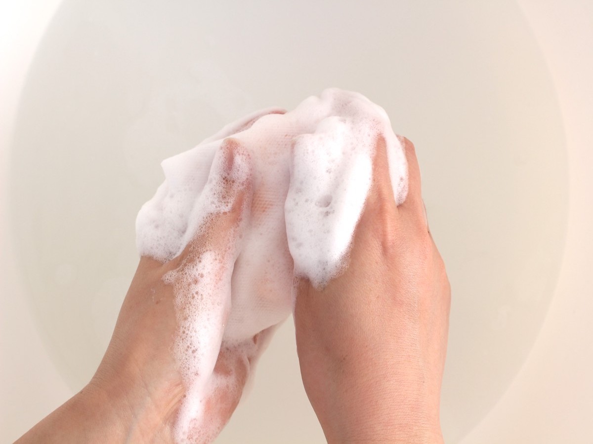 「塩石鹸」で目指せ、すっぴん美人！大人の肌悩みに“やさしさ”でアプローチ。スタッフも驚いた体験レポ