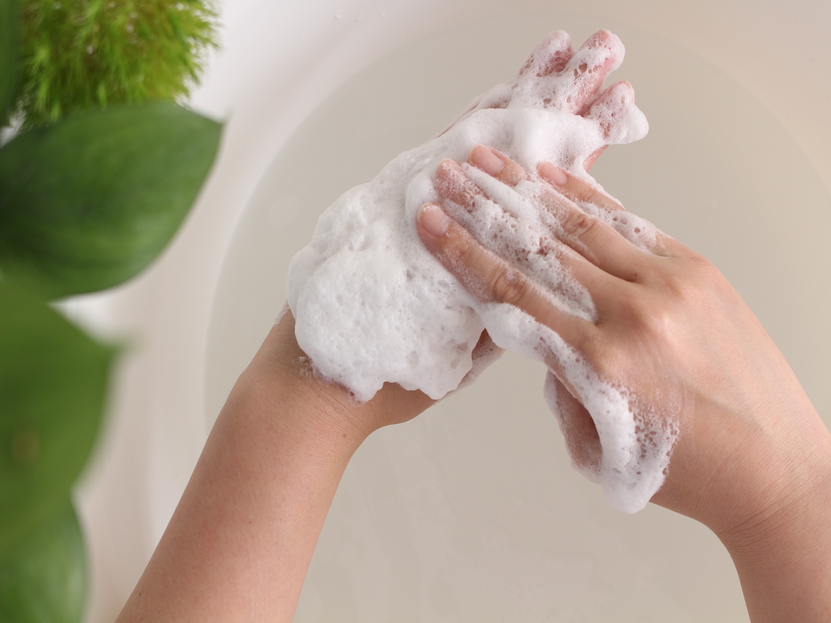 「塩石鹸」で目指せ、すっぴん美人！大人の肌悩みに“やさしさ”でアプローチ。スタッフも驚いた体験レポ