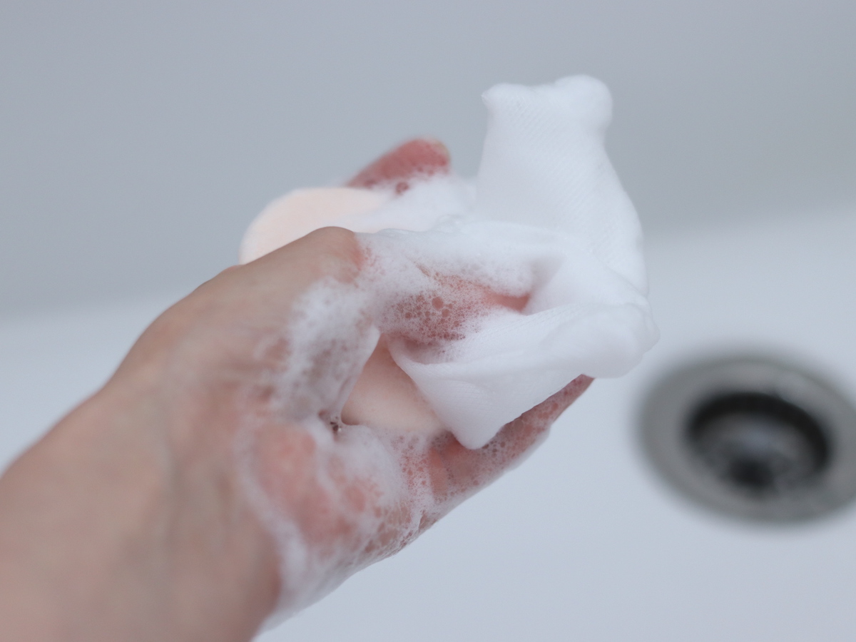 「塩石鹸」で目指せ、すっぴん美人！大人の肌悩みに“やさしさ”でアプローチ。スタッフも驚いた体験レポ