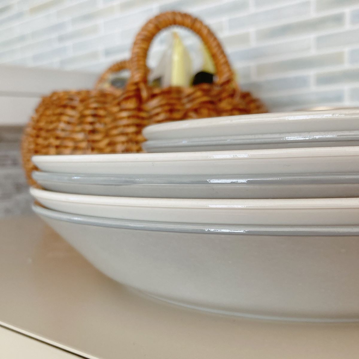 持ったときに「軽っ！」と驚く、まるで陶器な割れないお皿。手巻き寿司やお庭ごはんにも活躍中【インスタグラマーさんのもの選び】