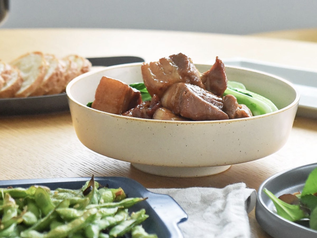 “名もなき料理”もグレードアップ！盛り付けに品が生まれる「脚付き大鉢」スタッフ使用レポ