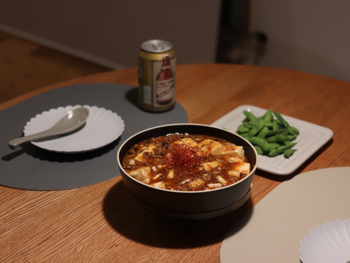 “名もなき料理”もグレードアップ！盛り付けに品が生まれる「脚付き大鉢」スタッフ使用レポ