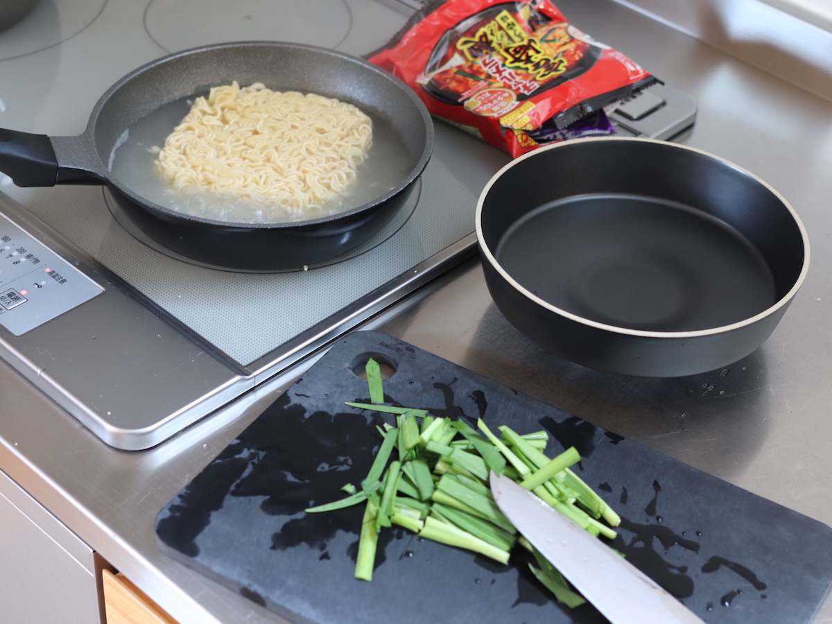 “名もなき料理”もグレードアップ！盛り付けに品が生まれる「脚付き大鉢」スタッフ使用レポ