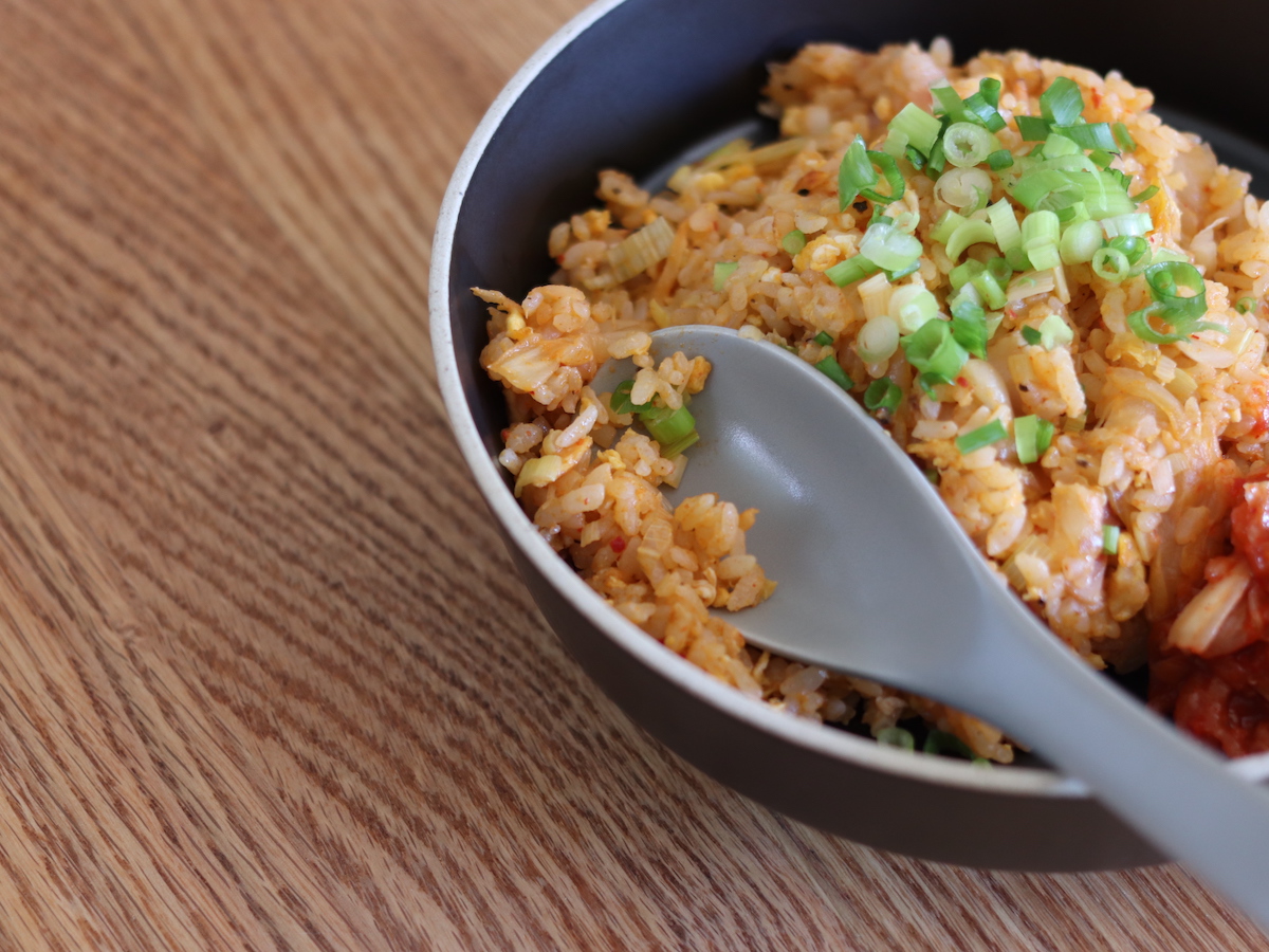 “名もなき料理”もグレードアップ！盛り付けに品が生まれる「脚付き大鉢」スタッフ使用レポ