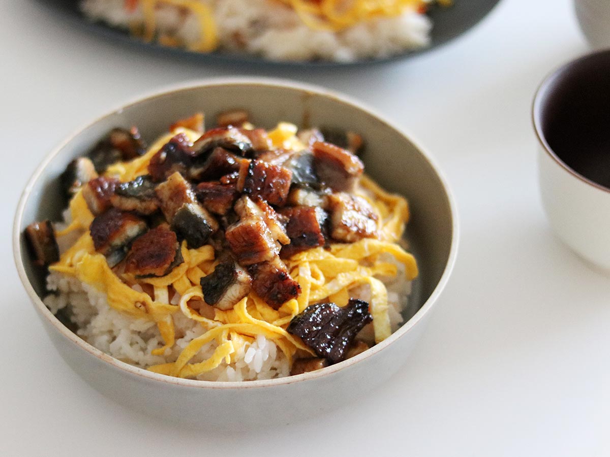 “名もなき料理”もグレードアップ！盛り付けに品が生まれる「脚付き大鉢」スタッフ使用レポ