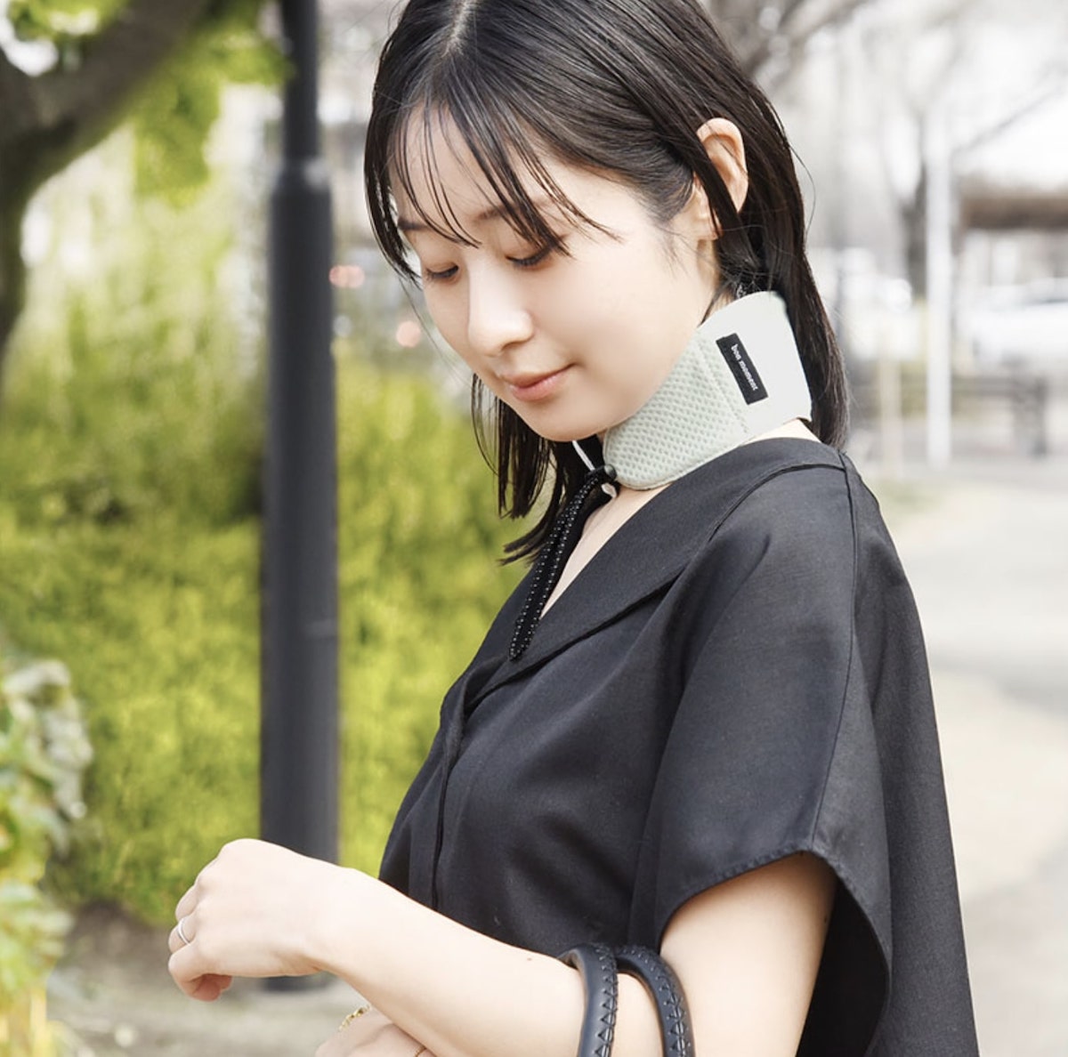 「水だけでヒンヤリ復活！」完売人気のネッククーラー、実際どうなの？インスタグラマーさんから正直レポが届きました