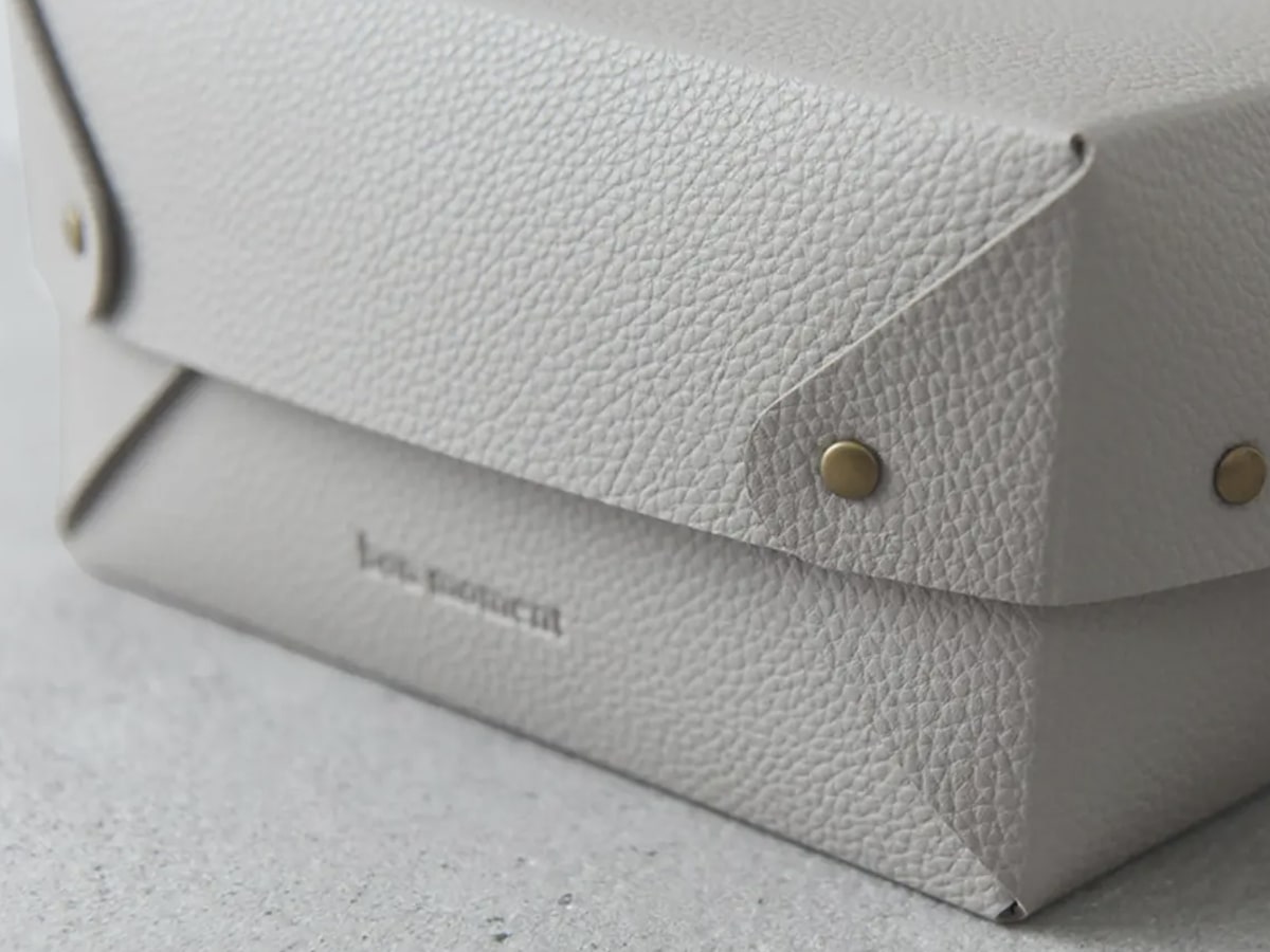 「片付ける」をインテリアに。大反響の蓋付きフェイクレザー収納、インスタグラマーさんはこう使う！