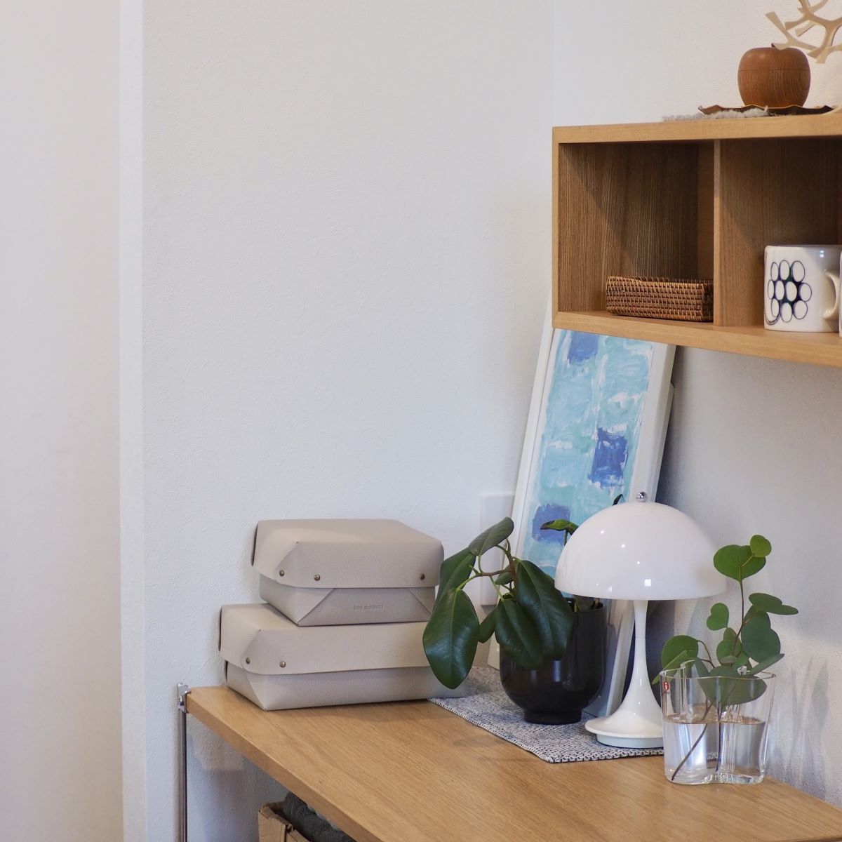 「片付ける」をインテリアに。大反響の蓋付きフェイクレザー収納、インスタグラマーさんはこう使う！