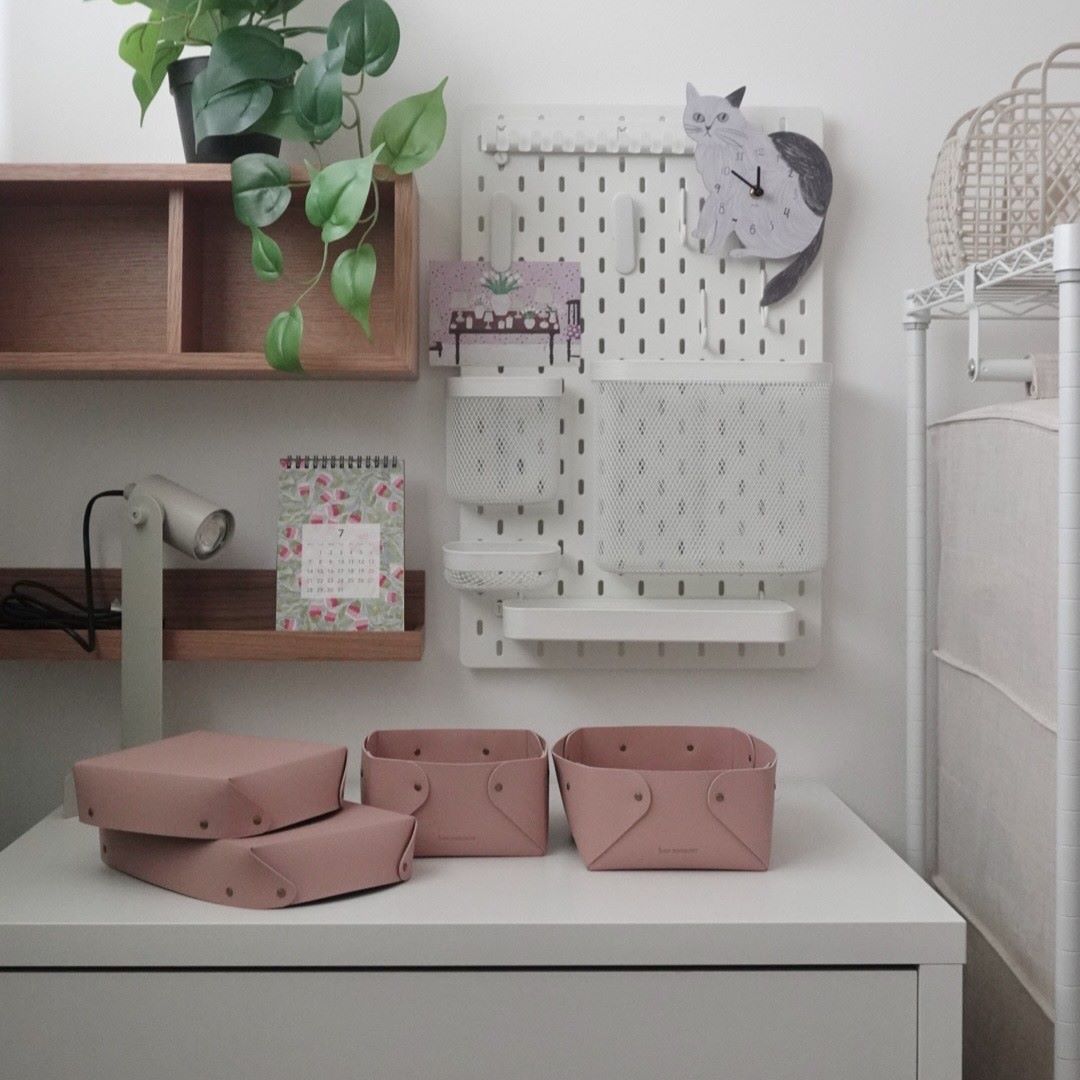 「片付ける」をインテリアに。大反響の蓋付きフェイクレザー収納、インスタグラマーさんはこう使う！