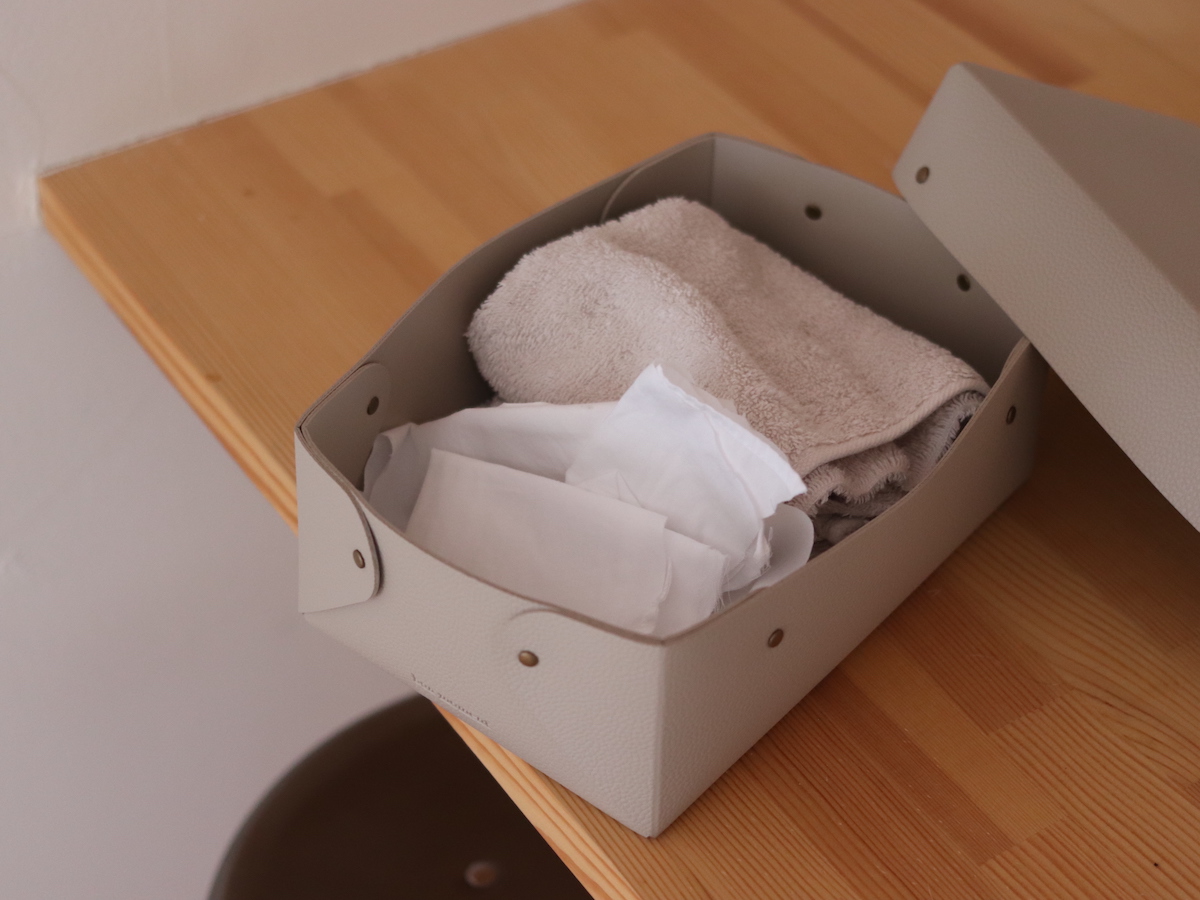 暮らしが変われば中身も変わる『蓋付き収納ボックス』のリアルな使い方、スタッフ3名がお見せします。