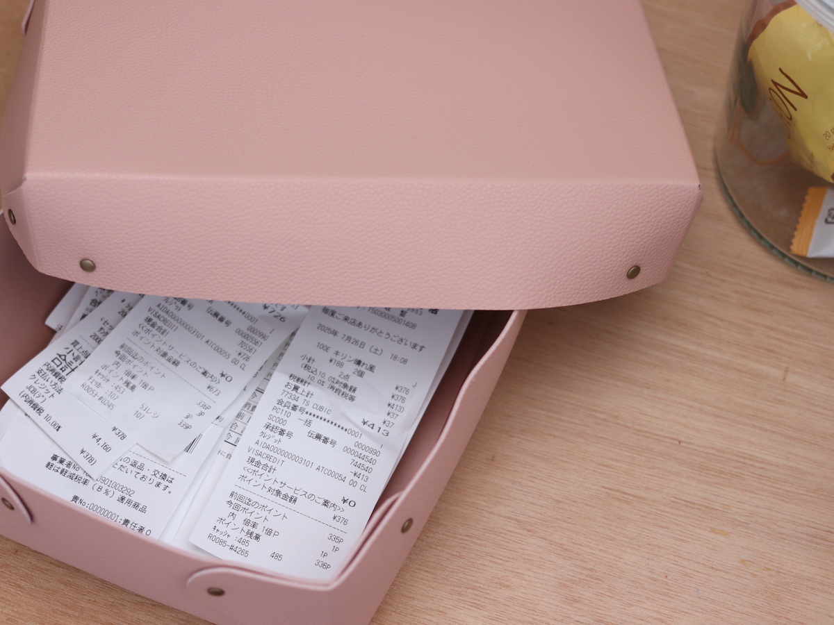 暮らしが変われば中身も変わる『蓋付き収納ボックス』のリアルな使い方、スタッフ3名がお見せします。