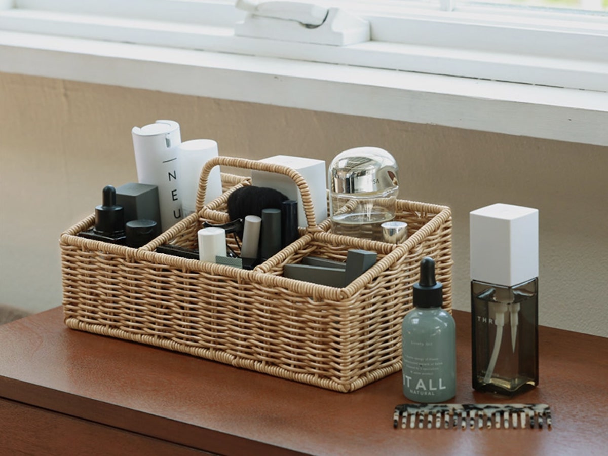 これからは『メイク場所を決めない朝』洗面所からリビングにもサッと運べるコスメ収納【インスタグラマーさんのもの選び】