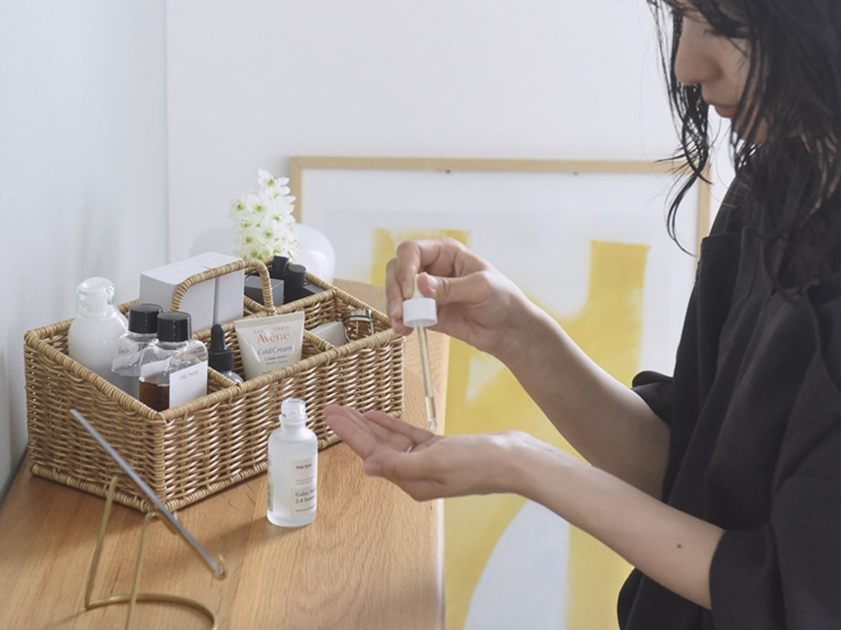 これからは『メイク場所を決めない朝』洗面所からリビングにもサッと運べるコスメ収納【インスタグラマーさんのもの選び】