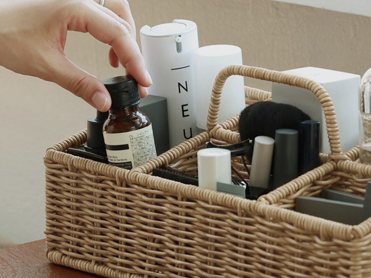 これからは『メイク場所を決めない朝』洗面所からリビングにもサッと運べるコスメ収納【インスタグラマーさんのもの選び】