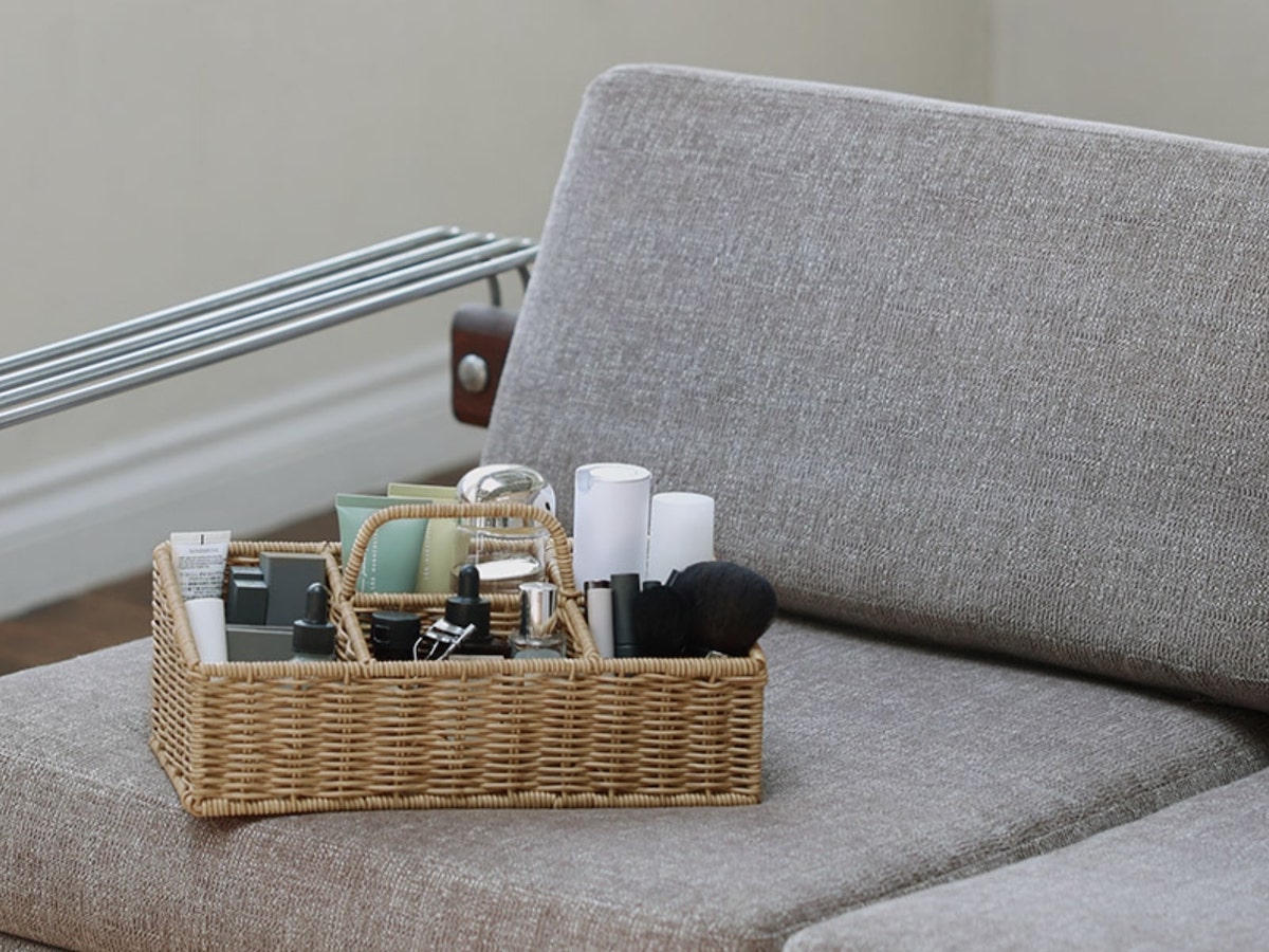 これからは『メイク場所を決めない朝』洗面所からリビングにもサッと運べるコスメ収納【インスタグラマーさんのもの選び】