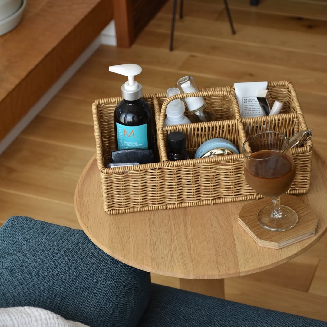 これからは『メイク場所を決めない朝』洗面所からリビングにもサッと運べるコスメ収納【インスタグラマーさんのもの選び】