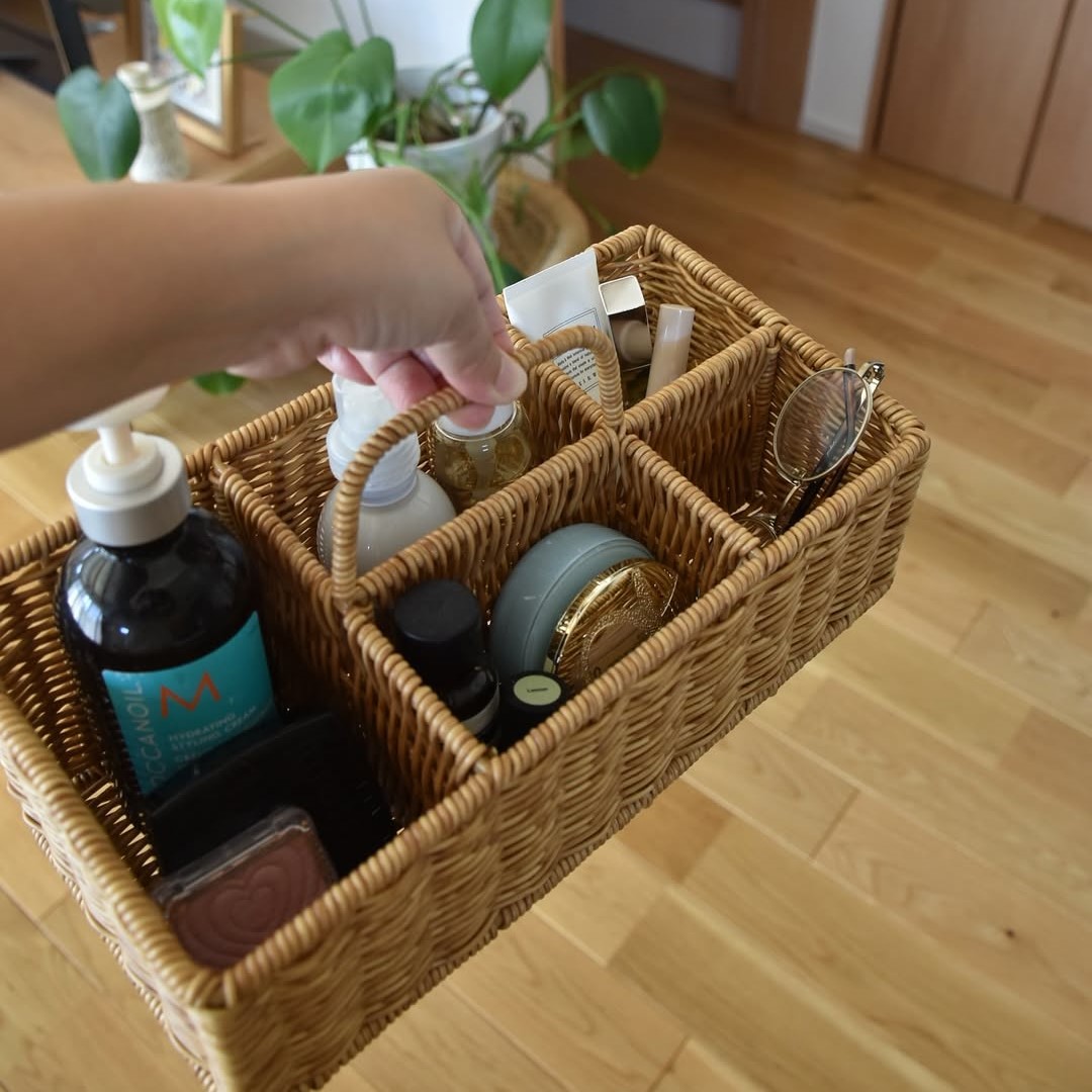 これからは『メイク場所を決めない朝』洗面所からリビングにもサッと運べるコスメ収納【インスタグラマーさんのもの選び】