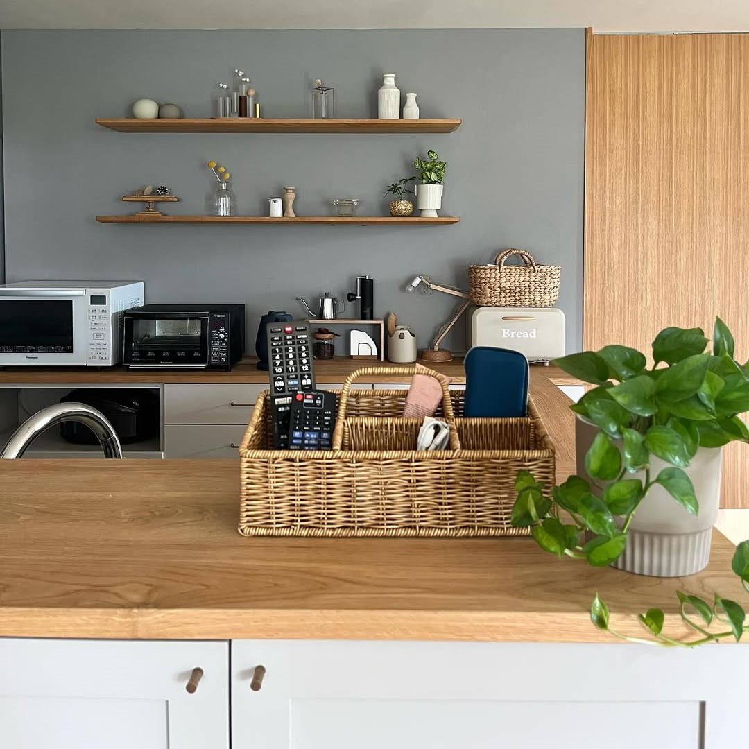 これからは『メイク場所を決めない朝』洗面所からリビングにもサッと運べるコスメ収納【インスタグラマーさんのもの選び】