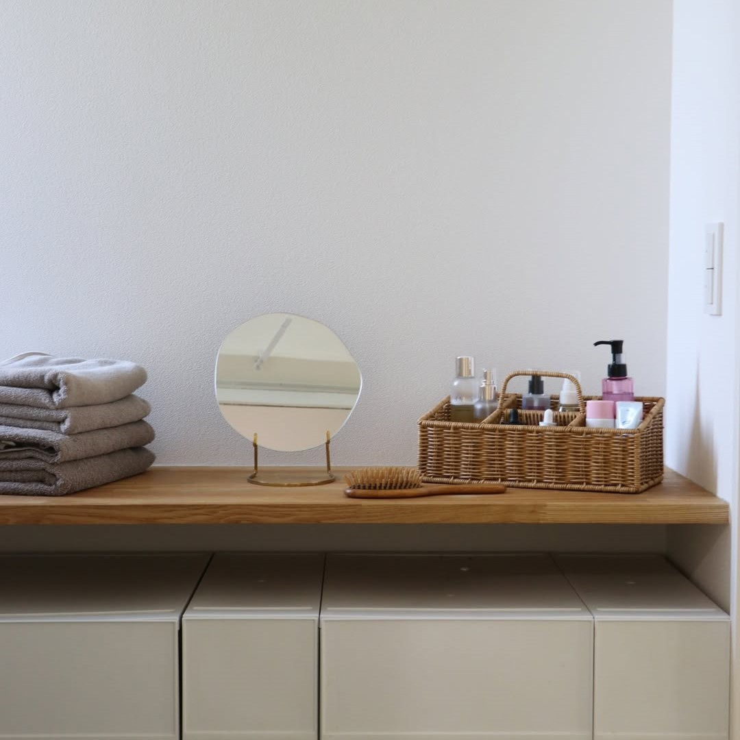 これからは『メイク場所を決めない朝』洗面所からリビングにもサッと運べるコスメ収納【インスタグラマーさんのもの選び】