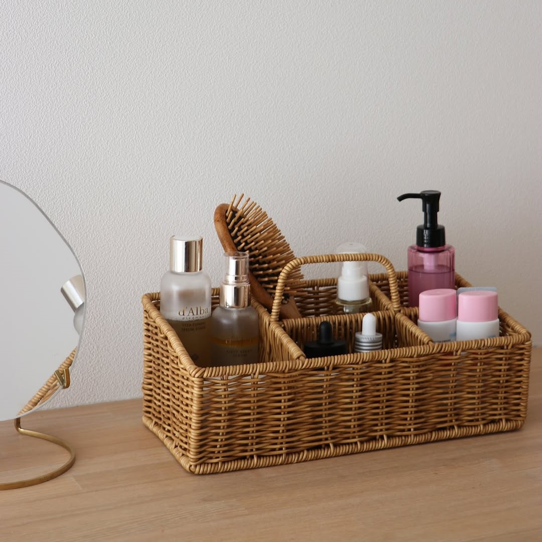 これからは『メイク場所を決めない朝』洗面所からリビングにもサッと運べるコスメ収納【インスタグラマーさんのもの選び】