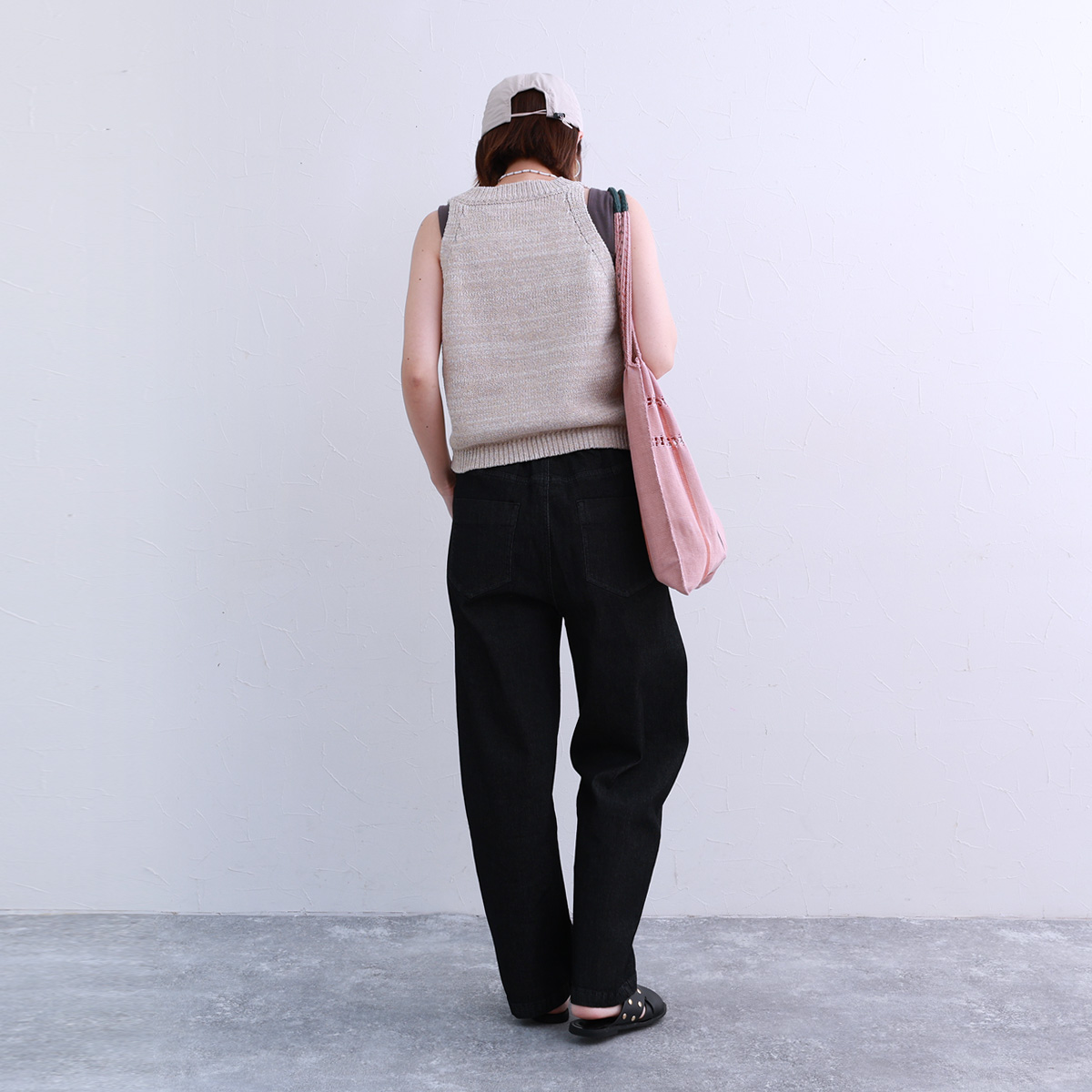 デニム好きが思わず唸る。“新感覚の軽やかさ”をスタッフ3名が体験してみました