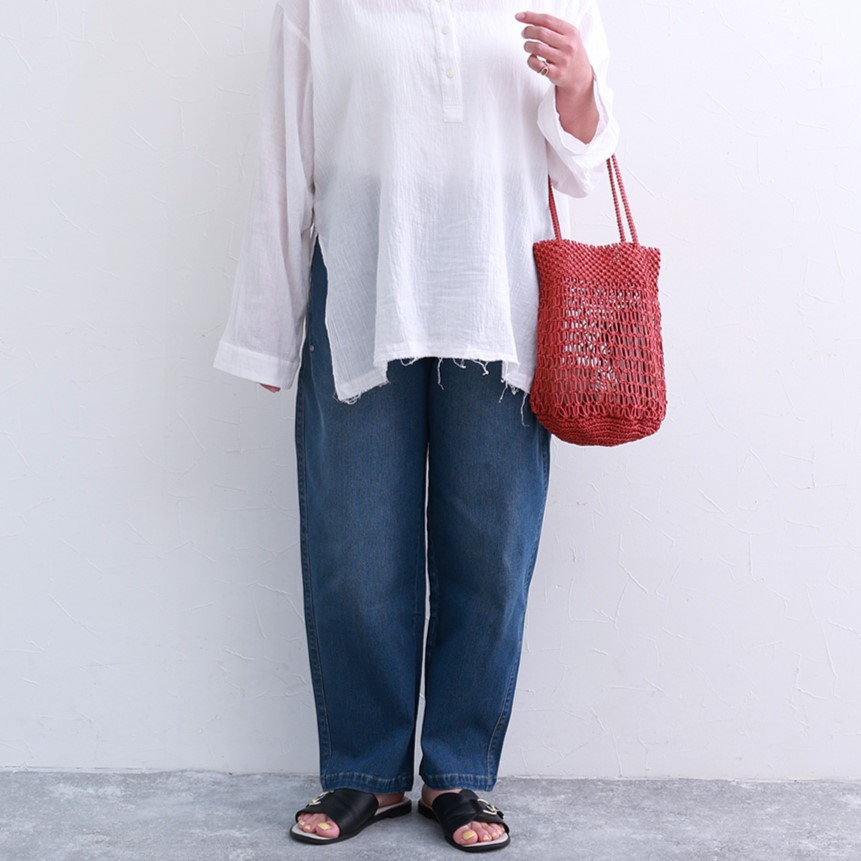 デニム好きが思わず唸る。“新感覚の軽やかさ”をスタッフ3名が体験してみました