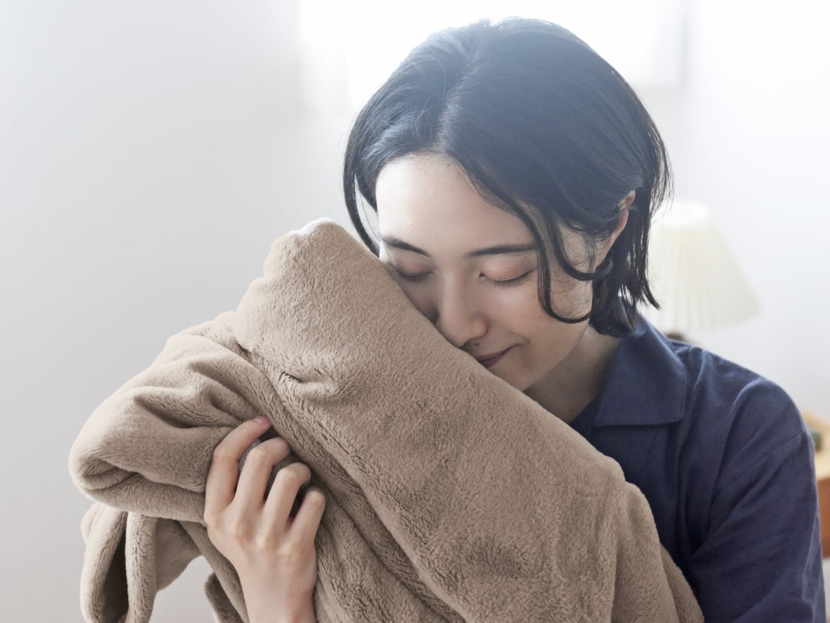 【2025モデル登場】伝説の毛布がまさかの大進化！ふわとろリッチなシフォンファーって？新色はある？気になるポイント徹底解説
