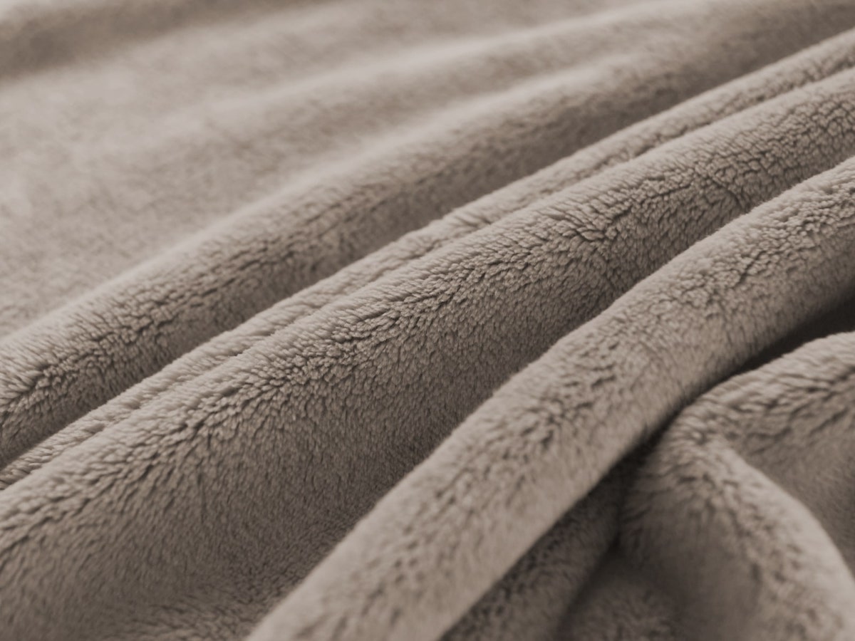 【2025モデル登場】伝説の毛布がまさかの大進化！ふわとろリッチなシフォンファーって？新色はある？気になるポイント徹底解説