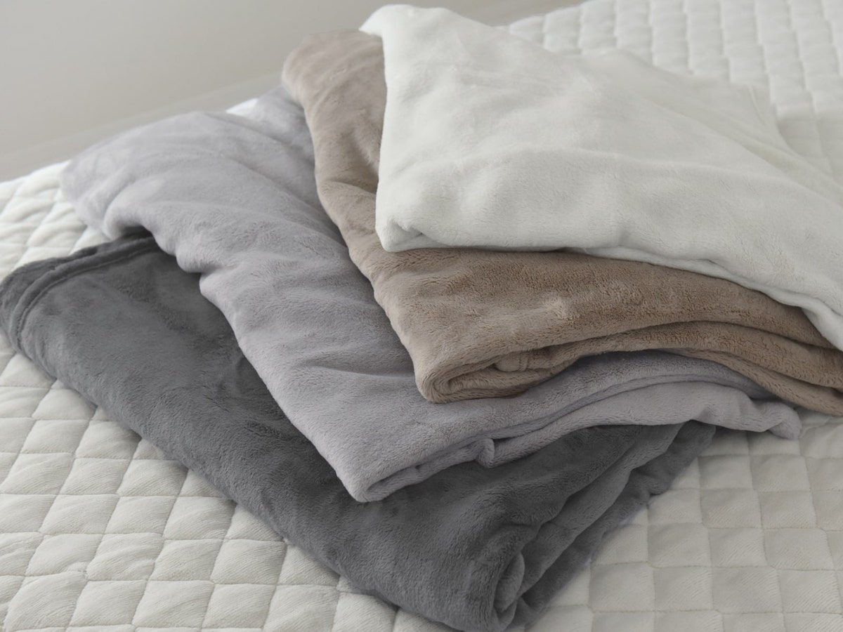 【2025モデル登場】伝説の毛布がまさかの大進化！ふわとろリッチなシフォンファーって？新色はある？気になるポイント徹底解説