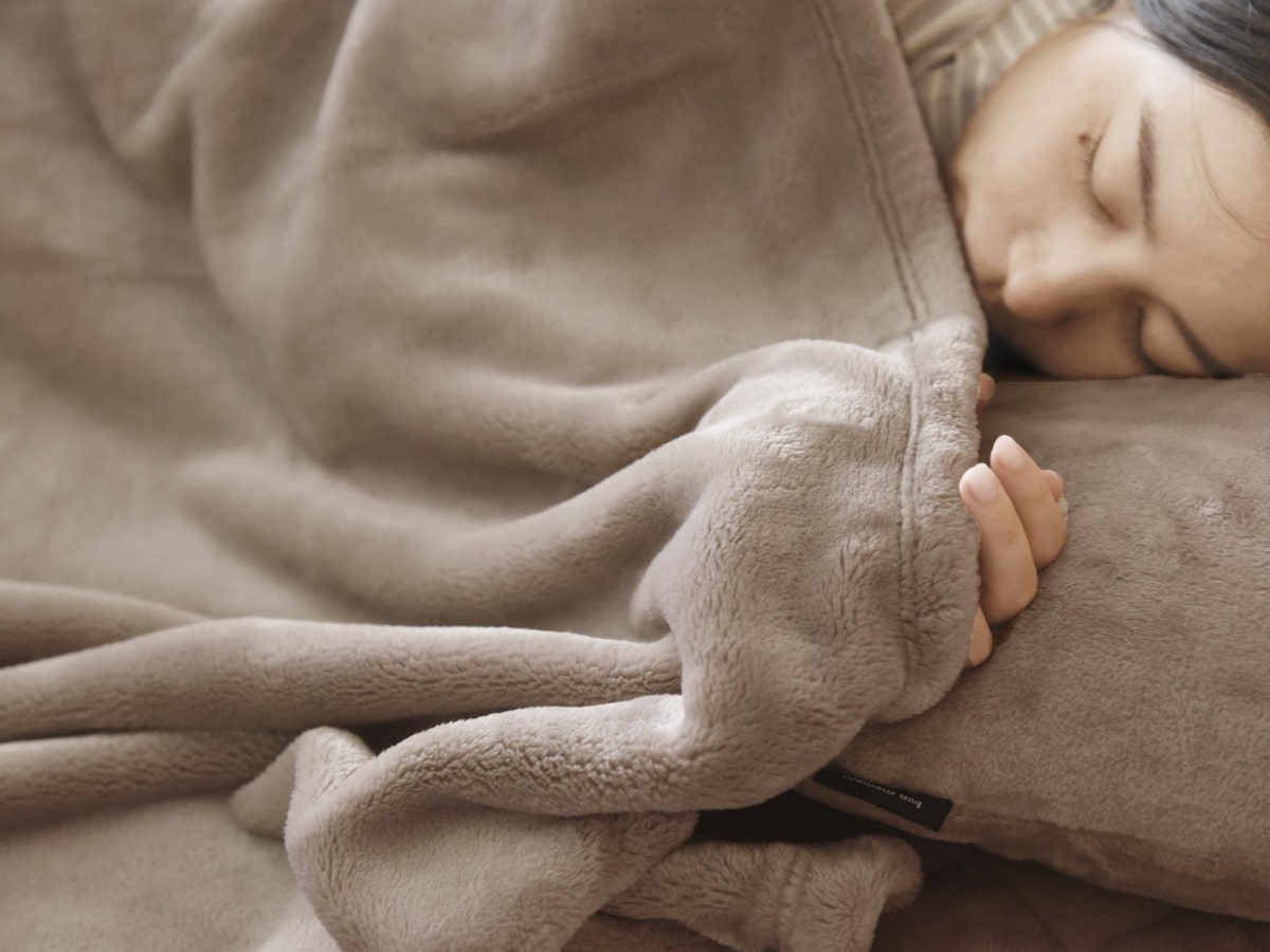 【2025モデル登場】伝説の毛布がまさかの大進化！ふわとろリッチなシフォンファーって？新色はある？気になるポイント徹底解説