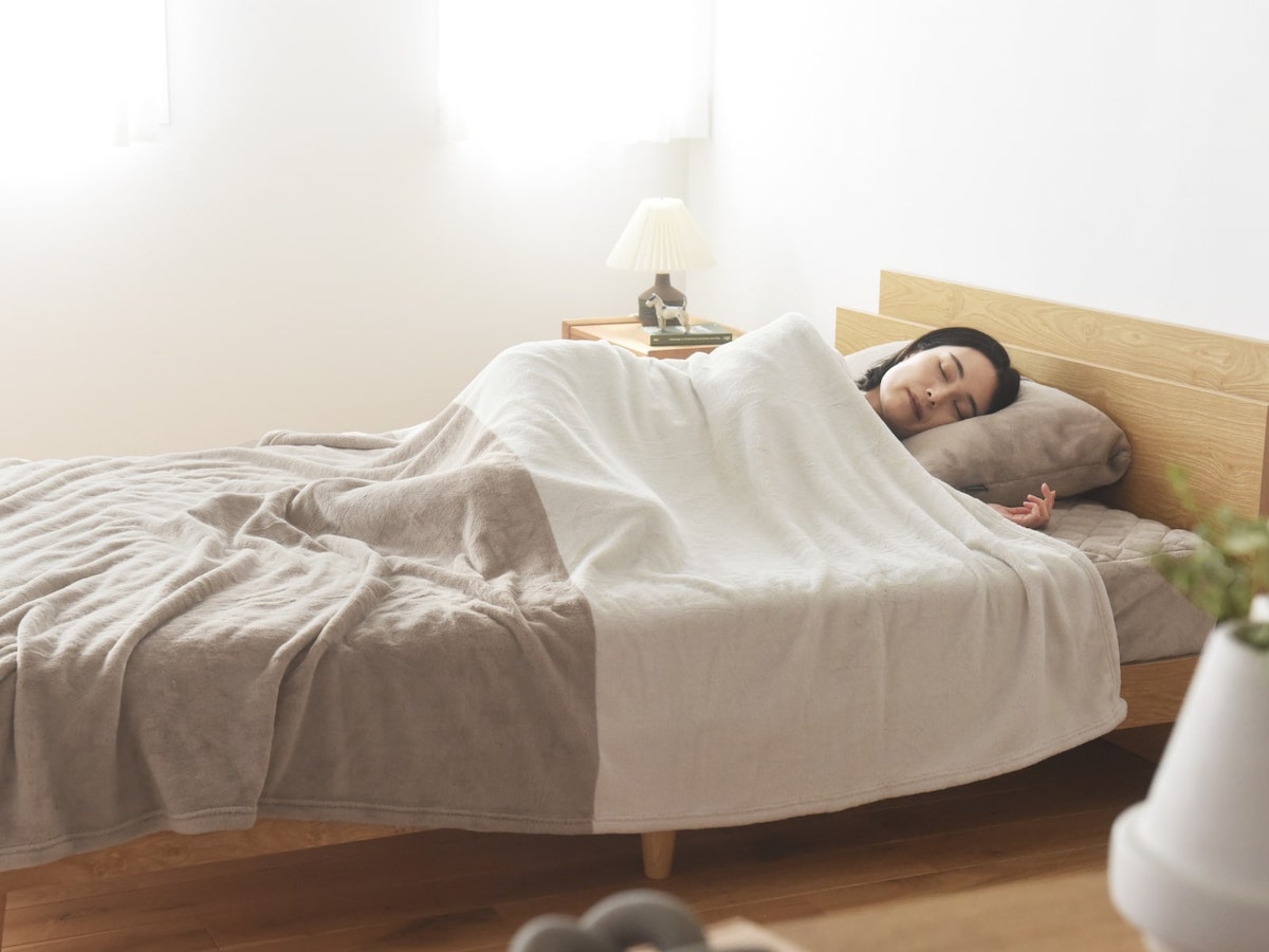 【2025モデル登場】伝説の毛布がまさかの大進化！ふわとろリッチなシフォンファーって？新色はある？気になるポイント徹底解説