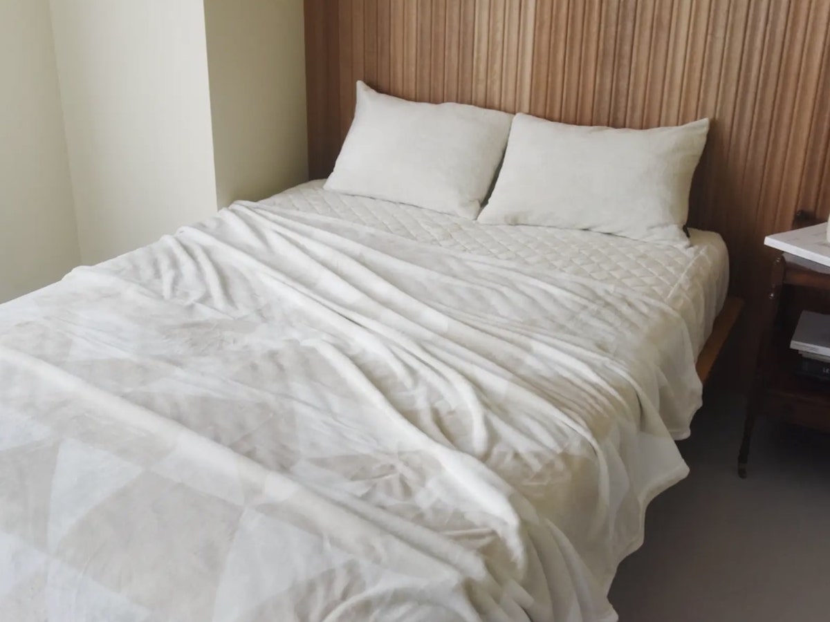 【2025モデル登場】伝説の毛布がまさかの大進化！ふわとろリッチなシフォンファーって？新色はある？気になるポイント徹底解説