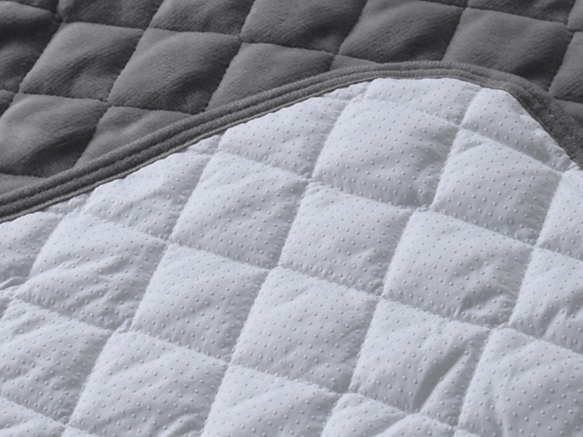 【2025モデル登場】伝説の毛布がまさかの大進化！ふわとろリッチなシフォンファーって？新色はある？気になるポイント徹底解説