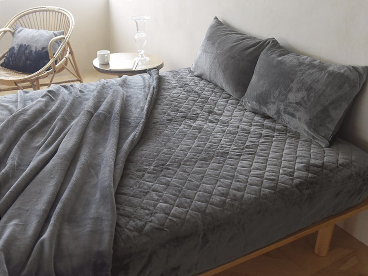 【2025モデル登場】伝説の毛布がまさかの大進化！ふわとろリッチなシフォンファーって？新色はある？気になるポイント徹底解説