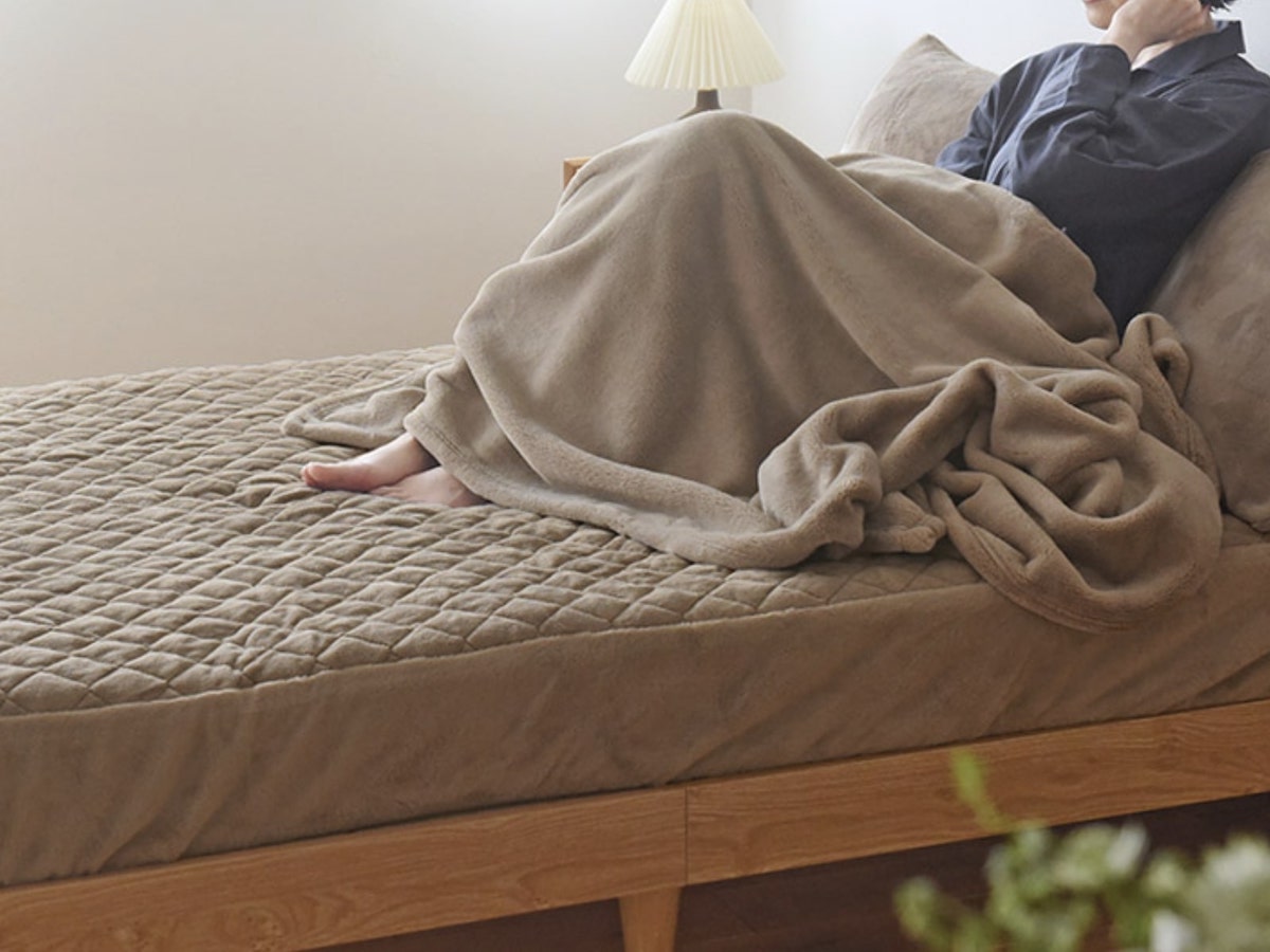 【2025モデル登場】伝説の毛布がまさかの大進化！ふわとろリッチなシフォンファーって？新色はある？気になるポイント徹底解説