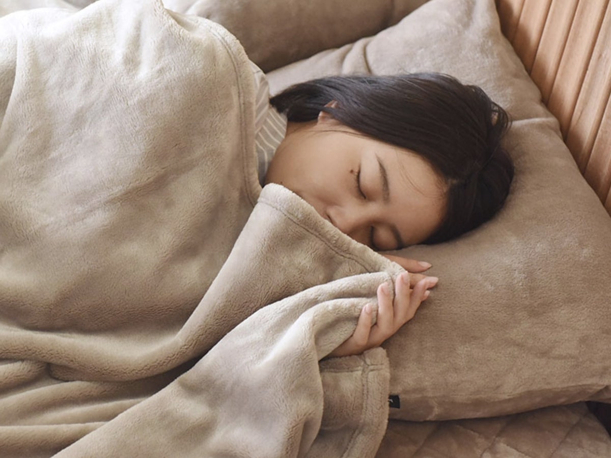 【2025モデル登場】伝説の毛布がまさかの大進化！ふわとろリッチなシフォンファーって？新色はある？気になるポイント徹底解説