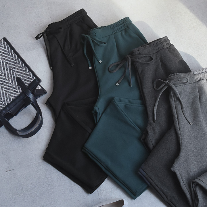 あの「リラパン」が帰ってきた！“楽ちんキレイ”を叶える人気者パンツのスタッフ着回しレポ