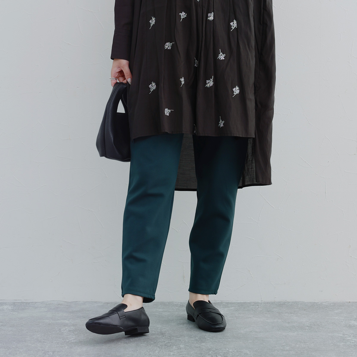 あの「リラパン」が帰ってきた！“楽ちんキレイ”を叶える人気者パンツのスタッフ着回しレポ