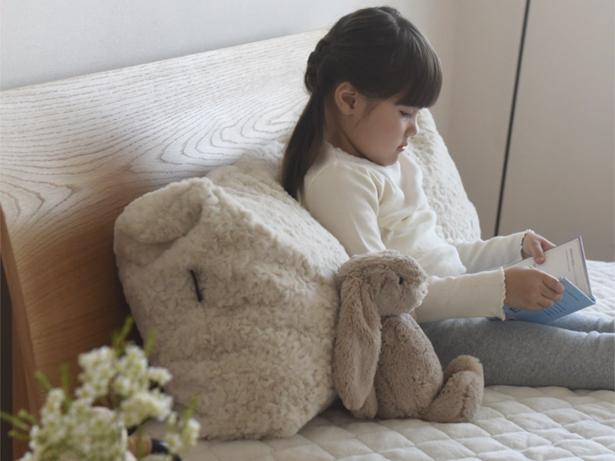 あの布団収納ケースに新素材、ふわもこボアの『くるくるファー』誕生！秋冬インテリアにぴったりのラグも一緒に新登場