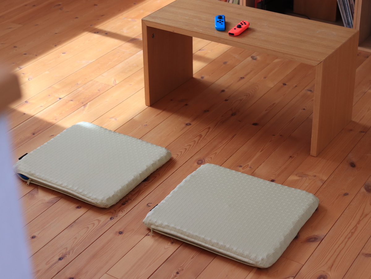 腰イタタ…の救世主！スタッフも愛用の『無重力クッション』、インテリアに馴染む愛用風景をご紹介
