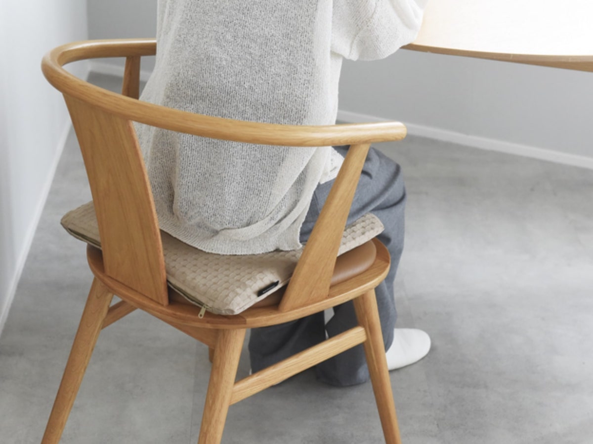 腰イタタ…の救世主！スタッフも愛用の『無重力クッション』、インテリアに馴染む愛用風景をご紹介