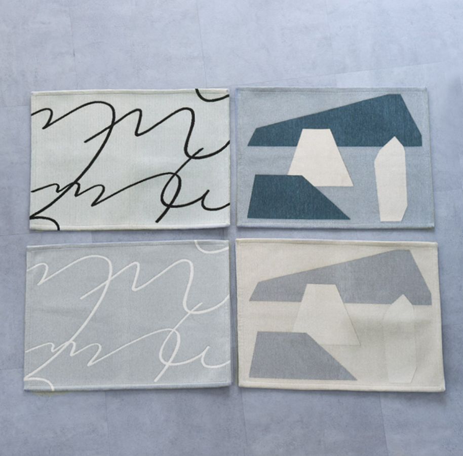 玄関に敷いたり、リビングでくつろぐときにも。「アートのようなラグマット」を暮らしに取り入れてみた話