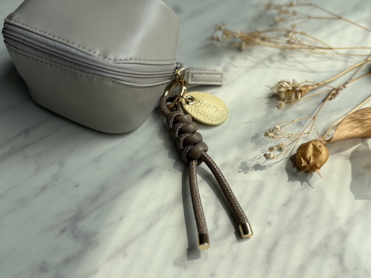 【検証】Agreable牛革チャームはどんなバッグにも合うのか！？スタッフが私物バッグで試してみました