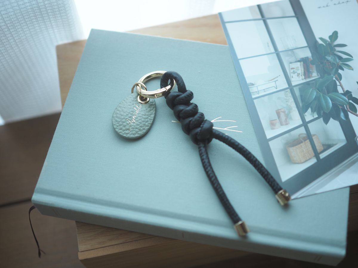 【検証】Agreable牛革チャームはどんなバッグにも合うのか！？スタッフが私物バッグで試してみました