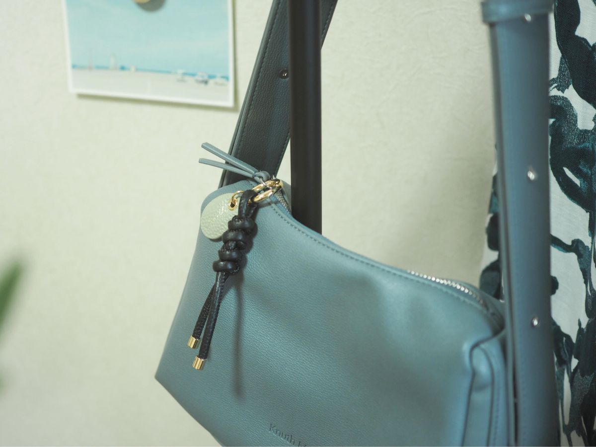 【検証】Agreable牛革チャームはどんなバッグにも合うのか！？スタッフが私物バッグで試してみました