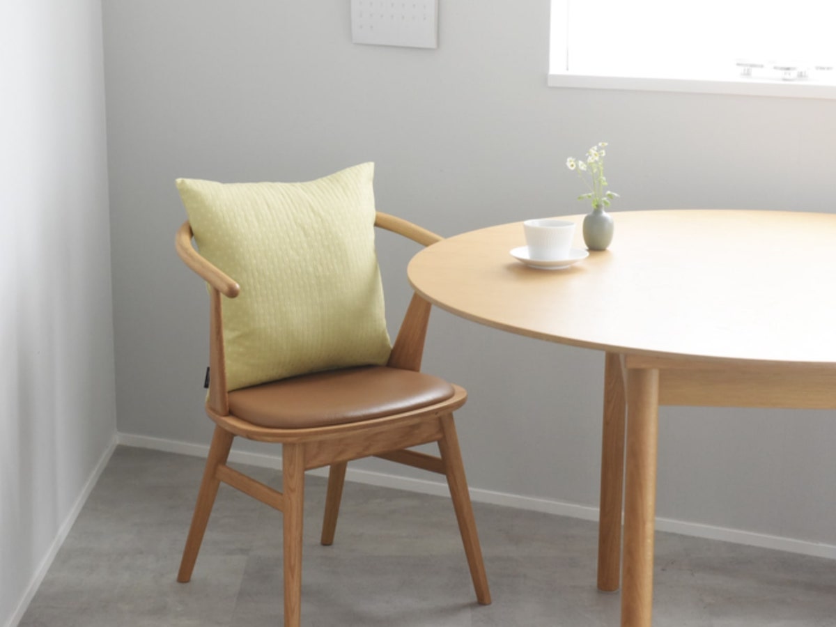 「シンプルすぎて、もはや殺風景」を卒業！クッションカバーではじめるお手軽模様替え【インスタグラマーさんのもの選び】