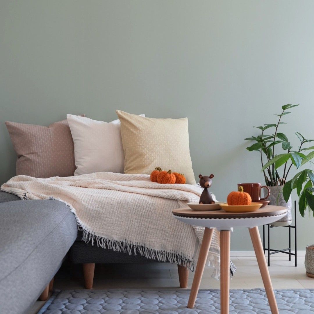 「シンプルすぎて、もはや殺風景」を卒業！クッションカバーではじめるお手軽模様替え【インスタグラマーさんのもの選び】