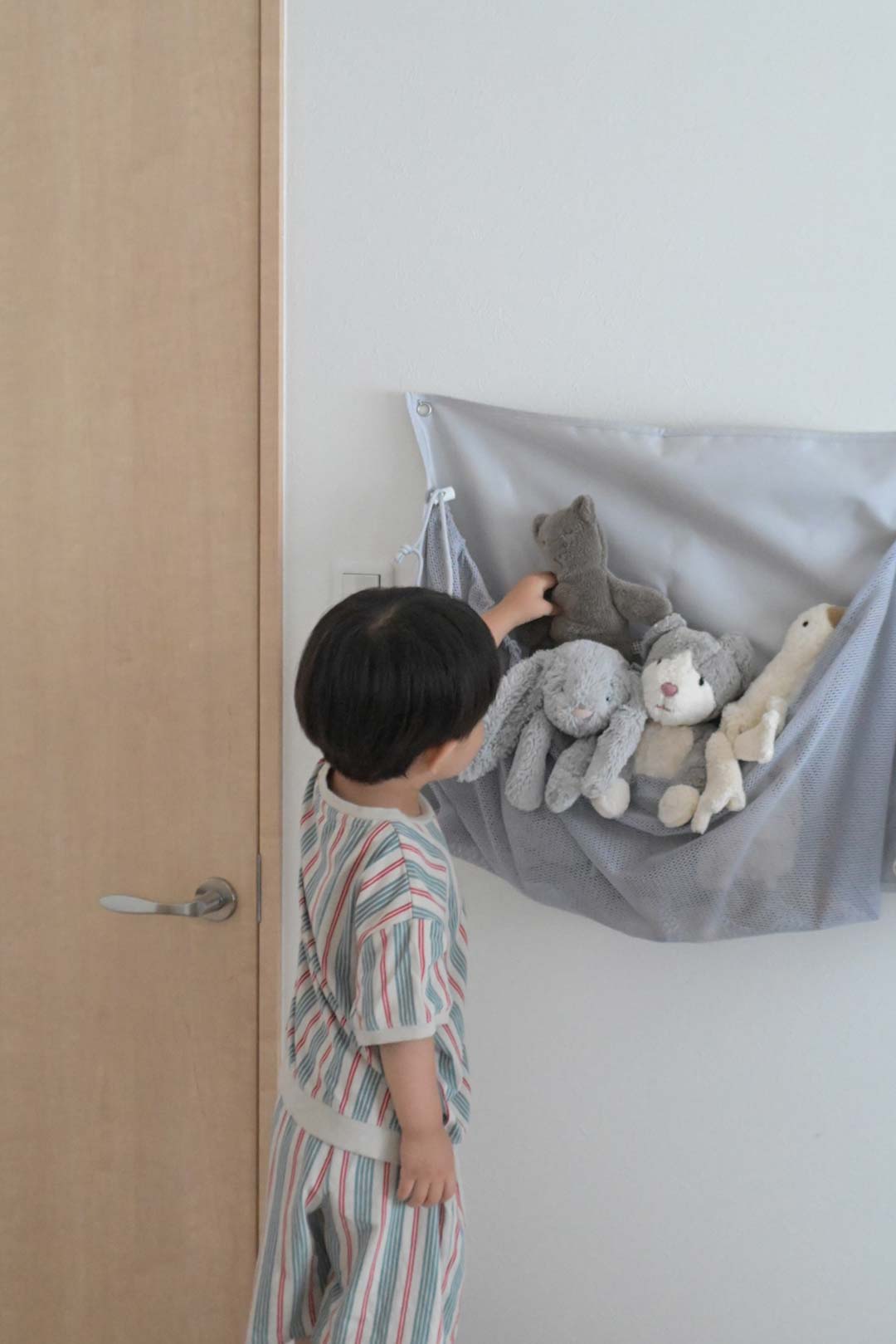 『増え続けるぬいぐるみ問題』に、目からウロコの収納スペース発見！インスタグラマーさんも活用中の新収納とは？