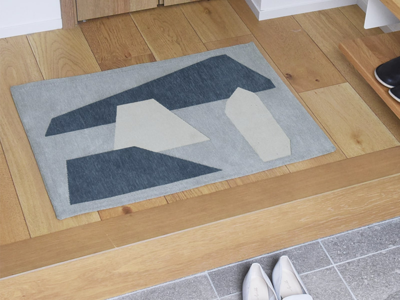 まるでアートポスターみたいなデザインラグ『インスタグラマーさんが選んだ柄はコレ！』発表会